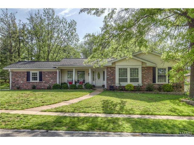 1006 Amsterdam Dr, Ballwin, MO 63011 photo 2