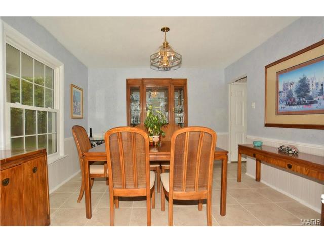 253 Pine Tree Ln, Ballwin, MO 63011 photo 4