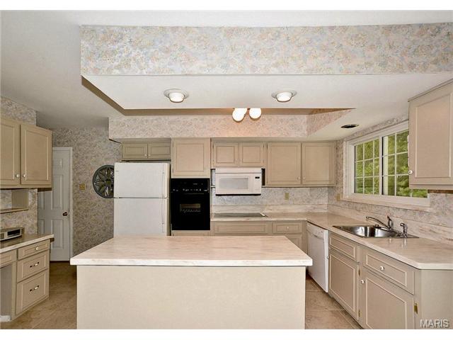 253 Pine Tree Ln, Ballwin, MO 63011 photo 8