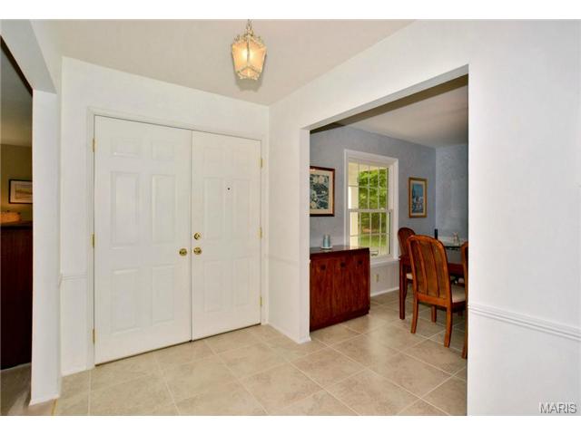 253 Pine Tree Ln, Ballwin, MO 63011 photo 2