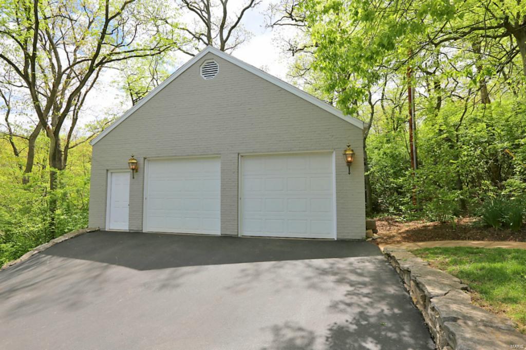 5331 Ringer Rd, Saint Louis, MO 63129 photo 2