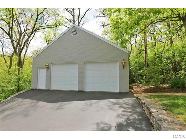 5331 Ringer Rd, Saint Louis, MO 63129 photo 3