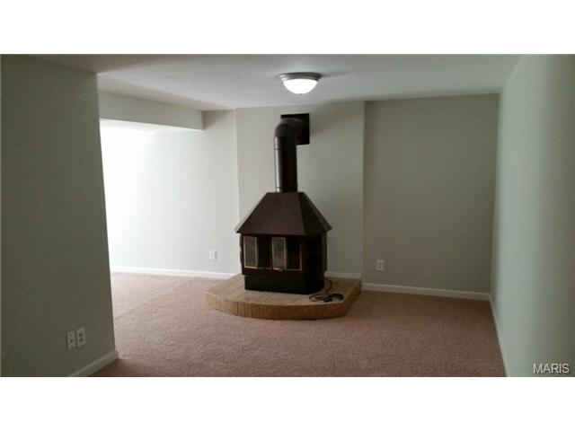 1709 Pebble Brook Dr, O'fallon, MO 63366 photo 3