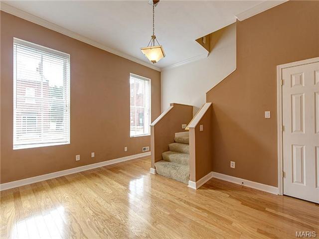 1237 Sidney St, Saint Louis, MO 63104 photo 2