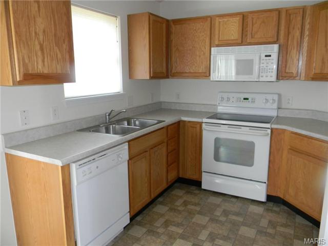 1527 Batters Box Dr, O'fallon, MO 63366 photo 2