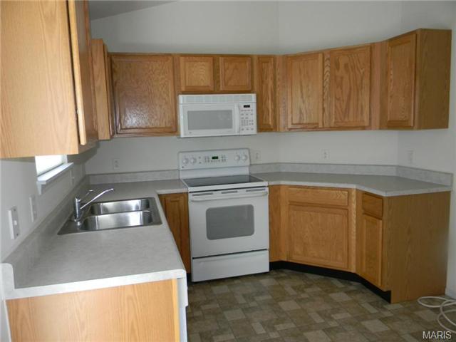 1527 Batters Box Dr, O'fallon, MO 63366 photo 3