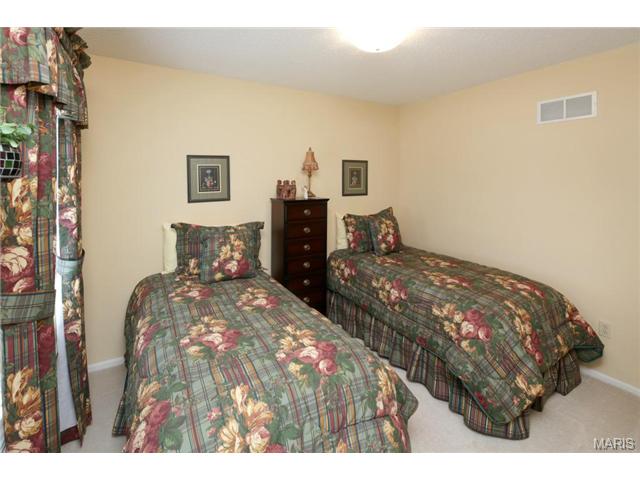 111 Middlesburg Ct, O'fallon, MO 63368 photo 17
