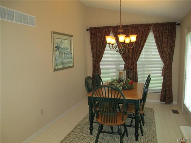 111 Middlesburg Ct, O'fallon, MO 63368 photo 10