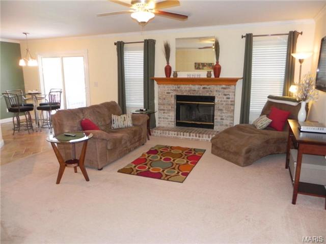 637 Hill Dr, Eureka, MO 63025 photo 4