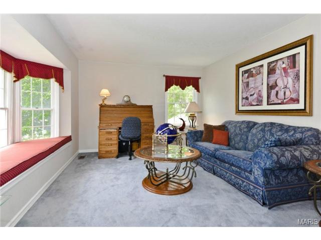 545 Huntley Hts, Ballwin, MO 63021 photo 4