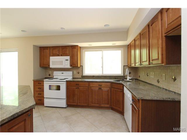 609 Burwick Ter, Ballwin, MO 63021 photo 8