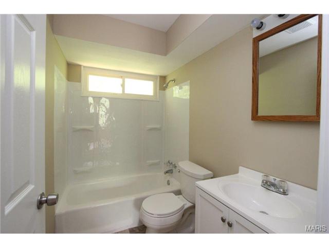 609 Burwick Ter, Ballwin, MO 63021 photo 23
