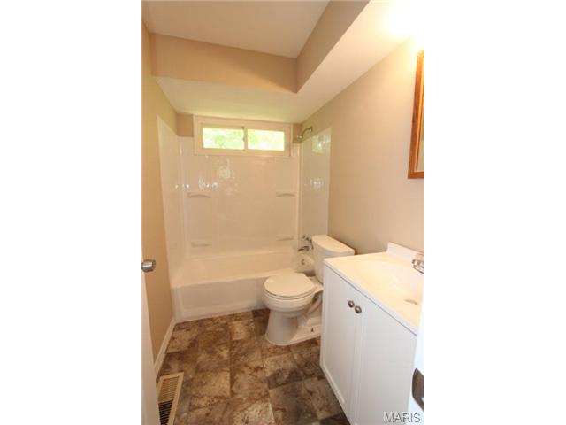609 Burwick Ter, Ballwin, MO 63021 photo 22