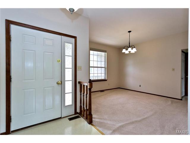 930 Cleta Dr, Ballwin, MO 63021 photo 3