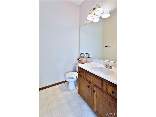 930 Cleta Dr, Ballwin, MO 63021 photo 9