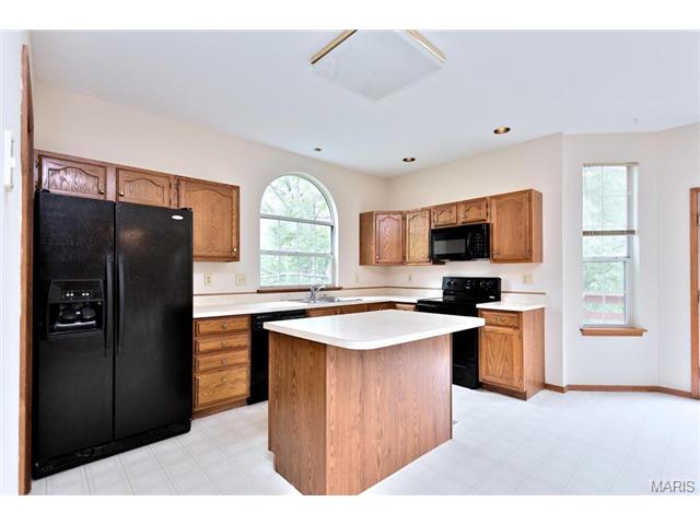 930 Cleta Dr, Ballwin, MO 63021 photo 8