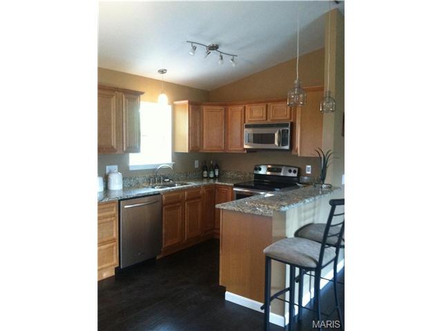 1337 Half Moon Dr, O'fallon, MO 63366 photo 2