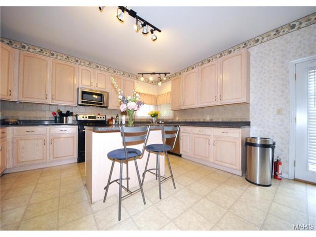 166 Valleybrook Dr, O'fallon, MO 63368 photo 12