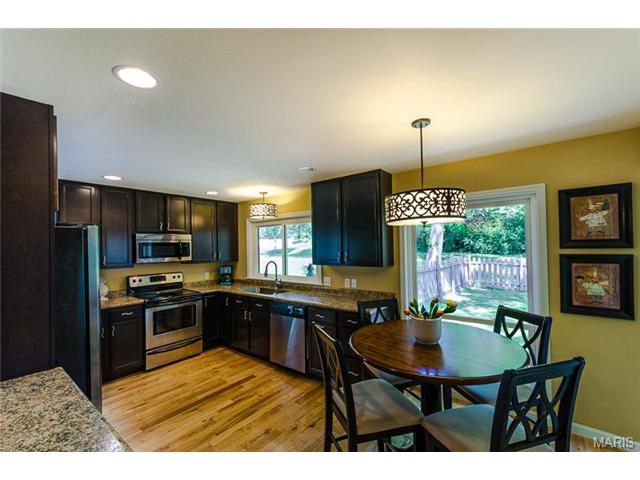 408 Tamarack Dr, Ballwin, MO 63011 photo 4