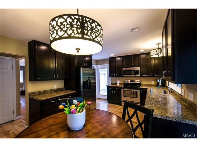 408 Tamarack Dr, Ballwin, MO 63011 photo 5
