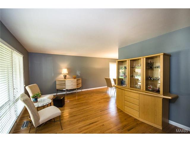 408 Tamarack Dr, Ballwin, MO 63011 photo 2
