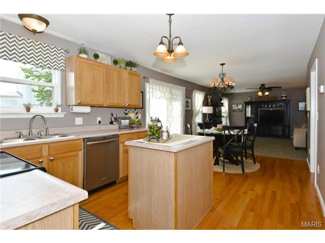 558 Topaz Dr, O'fallon, MO 63366 photo 25