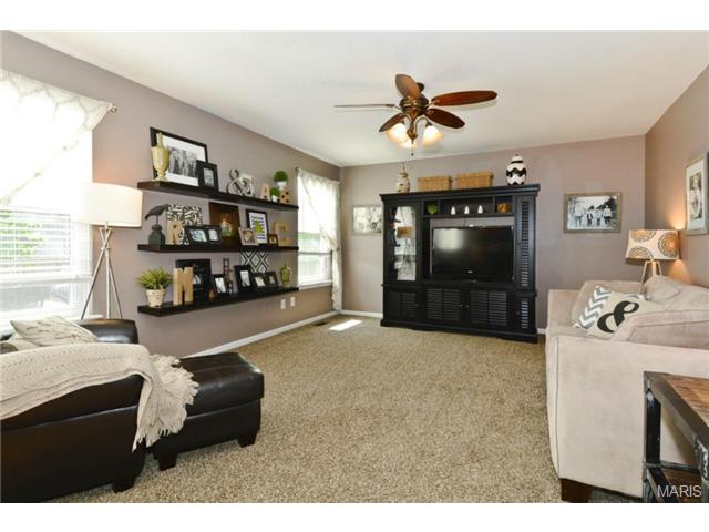 558 Topaz Dr, O'fallon, MO 63366 photo 6