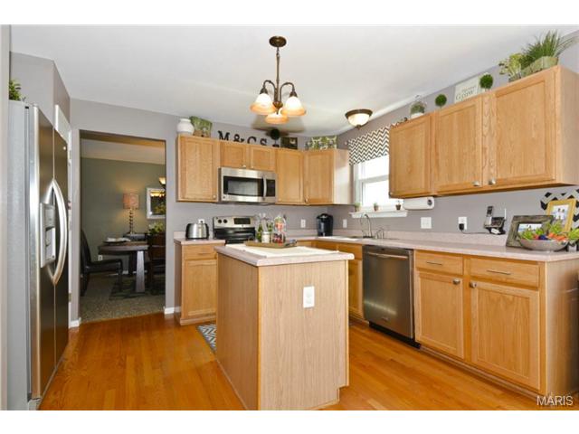 558 Topaz Dr, O'fallon, MO 63366 photo 4