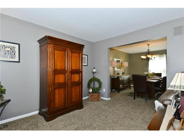 558 Topaz Dr, O'fallon, MO 63366 photo 2