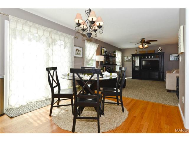 558 Topaz Dr, O'fallon, MO 63366 photo 3