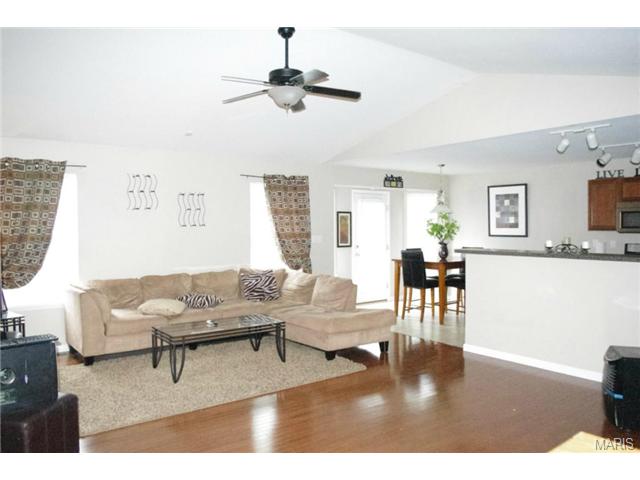 109 Marigold Mdws, O'fallon, MO 63368 photo 4