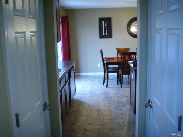 414 Wynchat Dr, O'fallon, MO 63366 photo 5