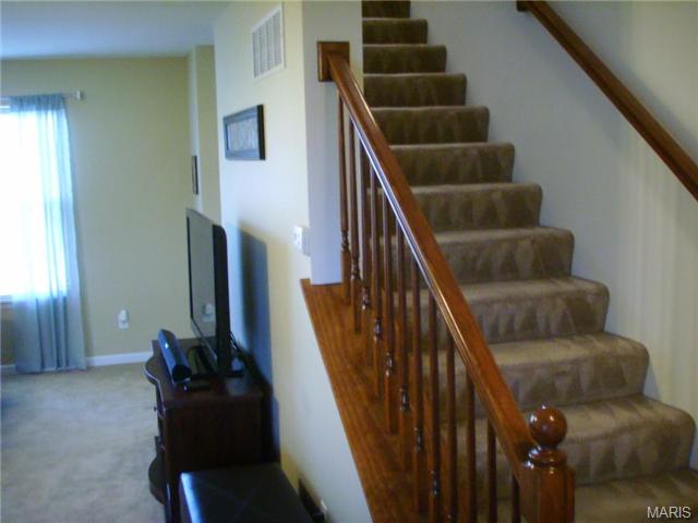 414 Wynchat Dr, O'fallon, MO 63366 photo 4