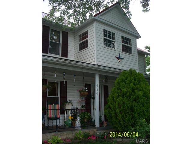 521 Walnut St, Bourbon, MO 65441 photo 1