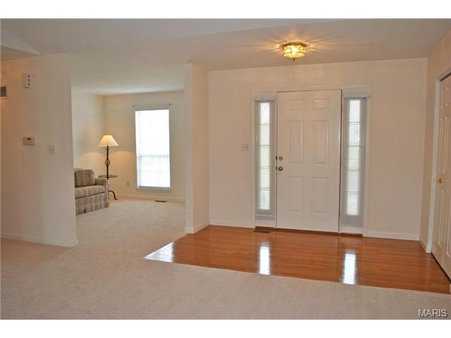 533 Oak Leaf Manor Ct, Ballwin, MO 63021 photo 3