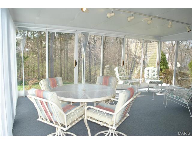 533 Oak Leaf Manor Ct, Ballwin, MO 63021 photo 13