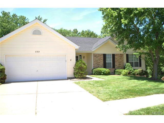 533 Oak Leaf Manor Ct, Ballwin, MO 63021 photo 2