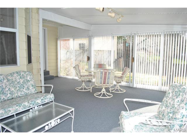 533 Oak Leaf Manor Ct, Ballwin, MO 63021 photo 14