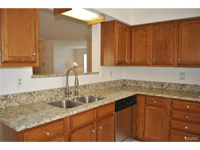 533 Oak Leaf Manor Ct, Ballwin, MO 63021 photo 6