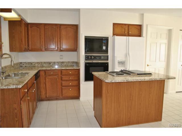 533 Oak Leaf Manor Ct, Ballwin, MO 63021 photo 7