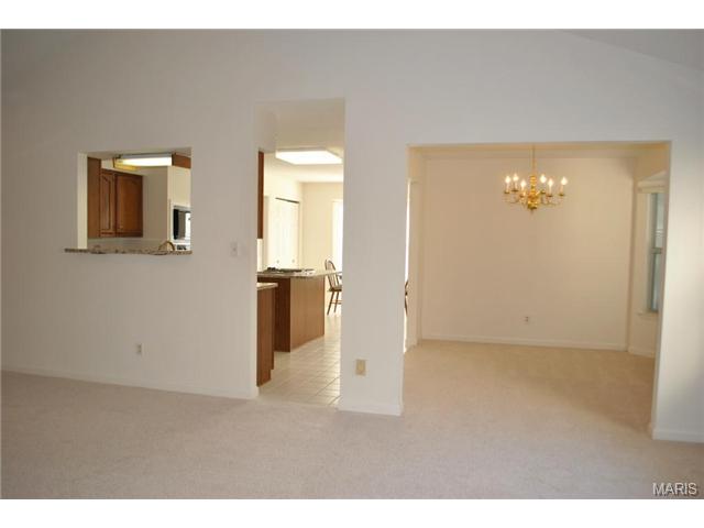 533 Oak Leaf Manor Ct, Ballwin, MO 63021 photo 9