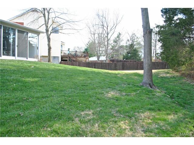 533 Oak Leaf Manor Ct, Ballwin, MO 63021 photo 15