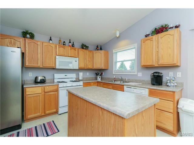 100 Rightfield Dr, O'fallon, MO 63366 photo 4