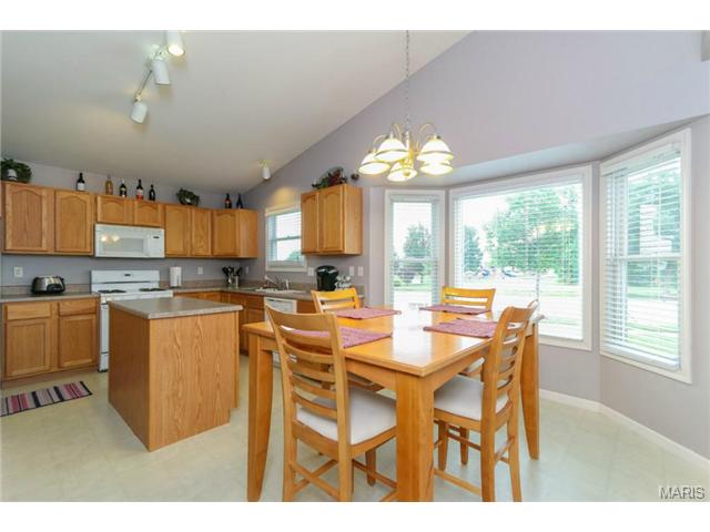 100 Rightfield Dr, O'fallon, MO 63366 photo 3