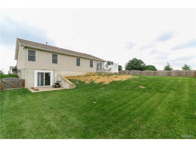100 Rightfield Dr, O'fallon, MO 63366 photo 6