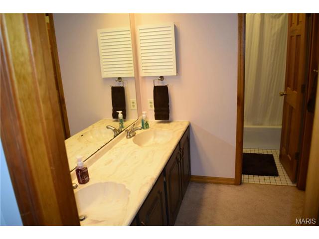 242 Walden Ct, Eureka, MO 63025 photo 16