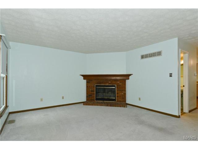 1348 Deerfield Estates Dr, O'fallon, MO 63366 photo 3