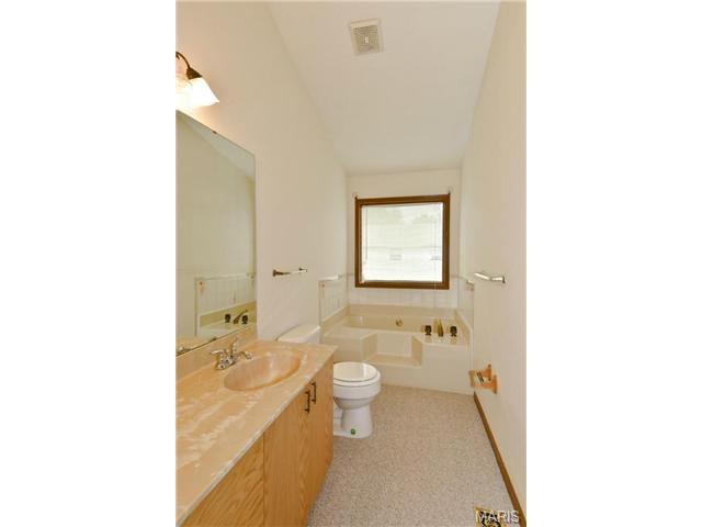 1348 Deerfield Estates Dr, O'fallon, MO 63366 photo 18