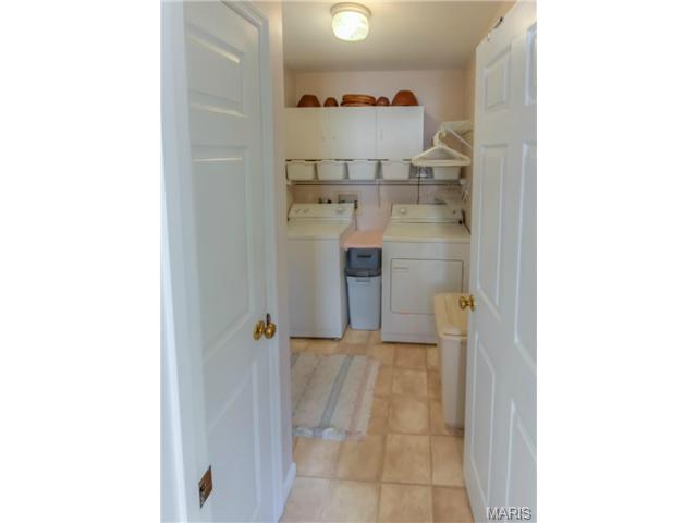 1230 Oak Borough Dr, Ballwin, MO 63021 photo 14