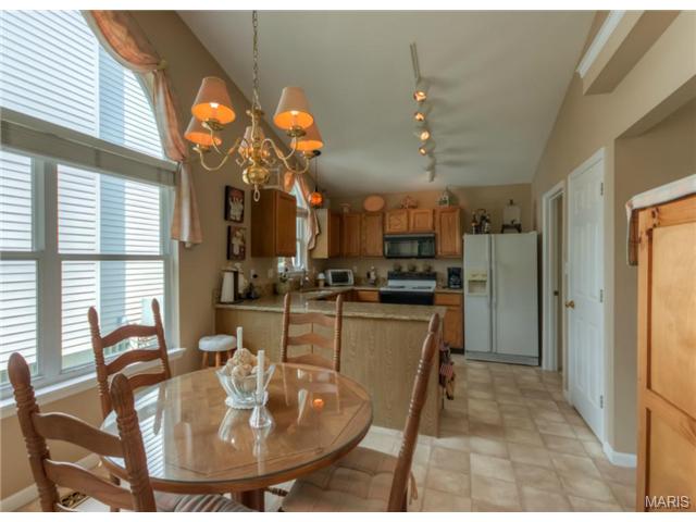 1230 Oak Borough Dr, Ballwin, MO 63021 photo 13